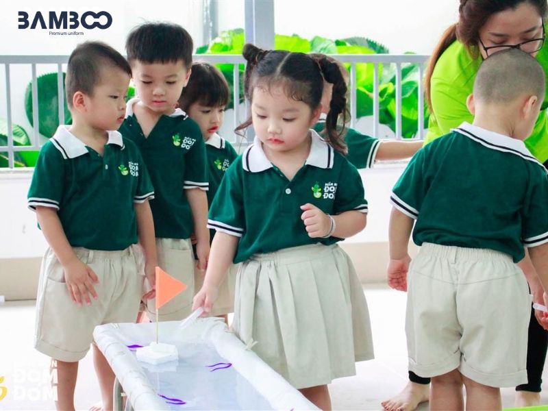 May đồng phục mầm non mang lại nhiều giá trị tích cực, góp phần quan trọng vào sự phát triển của trẻ