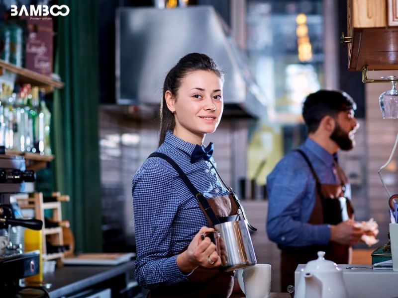 May đồng phục quán bar nên phù hợp với phong cách quán, ưu tiên chất liệu thoáng mát, thấm hút và co giãn tốt