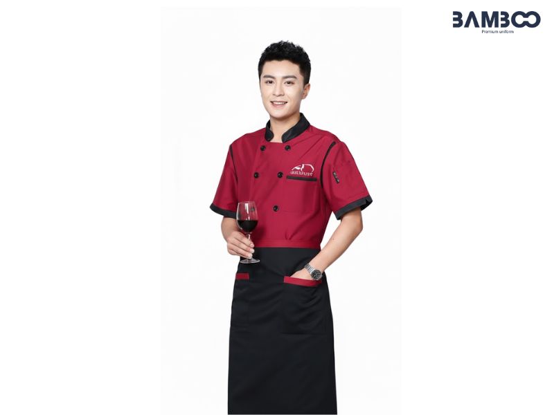 May áo bếp đỏ đô cần chú trọng chất liệu, thiết kế và quy trình hoàn thiện