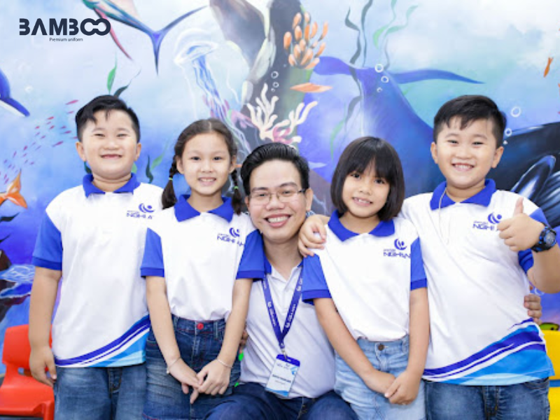 Lưu ý chọn size áo vừa vặn với học viên và nhân viên, đảm bảo sự thoải mái