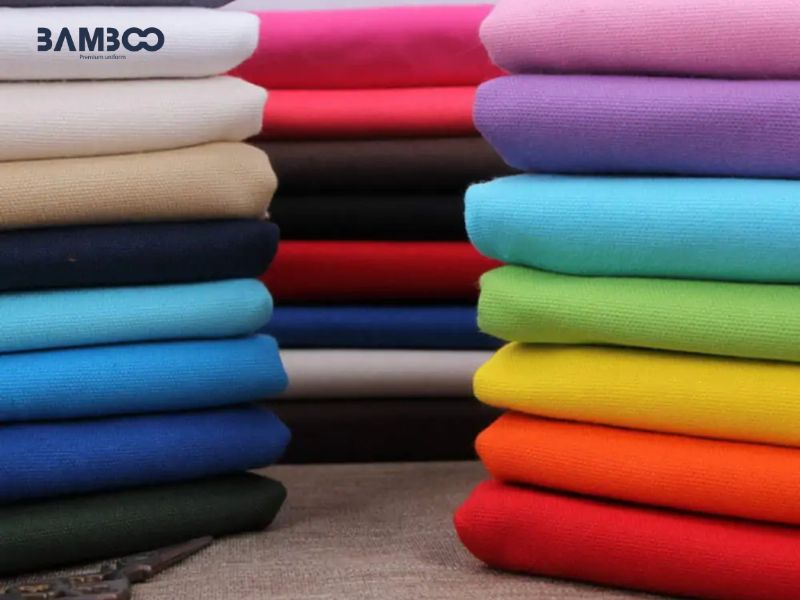 Màu sắc đồng phục áo thun đồng điệu với nhận diện thương hiệu