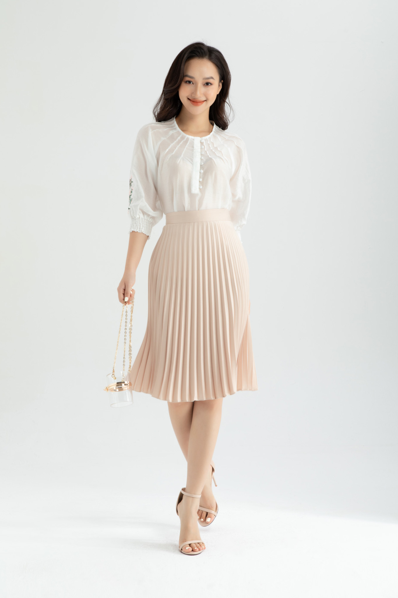 Những loại áo voan cổ tròn