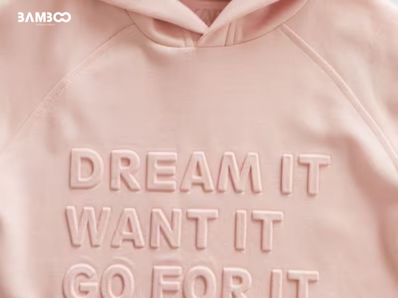 Công nghệ in nổi trên áo sử dụng công nghệ và vật liệu đặc thù nên chi phí khá cao