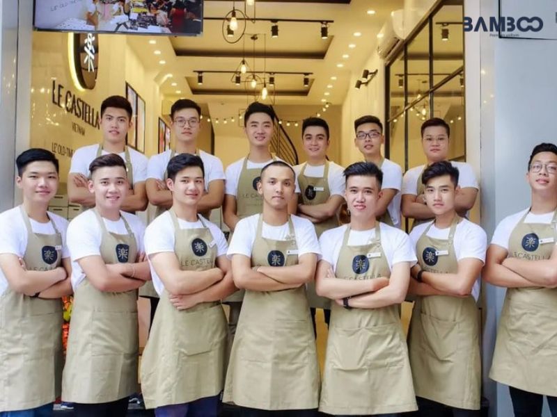 Cách phối đồ đẹp mắt cho nhân viên nam quán cà phê