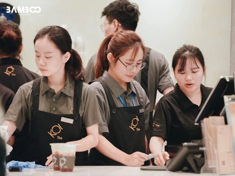 Cách phối đồ thanh lịch cho nhân viên nữ quán cà phê