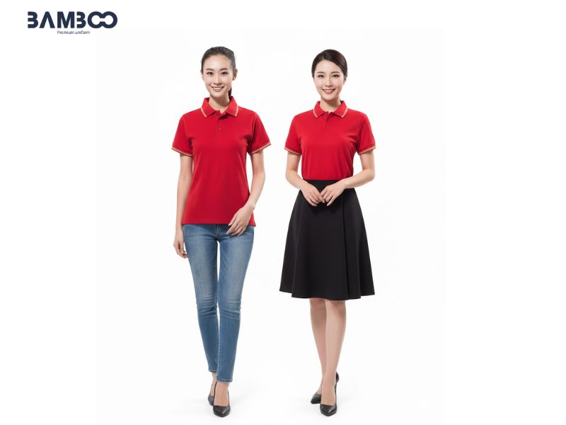 Phối áo thun công sở đỏ cùng quần tây, jean, chân váy hoặc blazer giúp tạo phong cách chuyên nghiệp và thời thượng