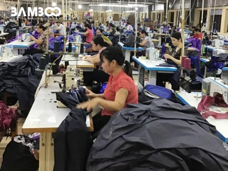 Quy trình sản xuất áo mưa tại Bamboo Uniform
