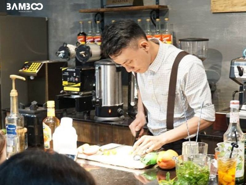 Các mẫu đồng phục nhân viên pha chế được thiết kế đa dạng về kích cỡ