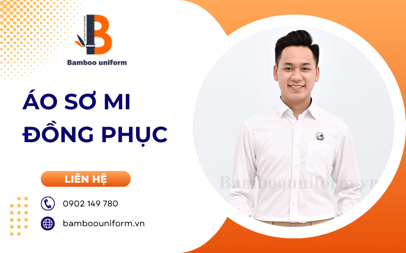 Áo sơ mi trắng, có logo tròn nhỏ trên ngực áo