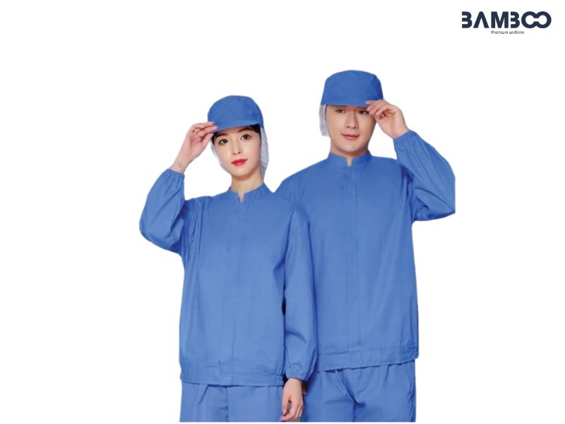 Trang phục bảo hộ thực phẩm cần may từ loại vải kháng khuẩn, thiết kế kín, bền và an toàn