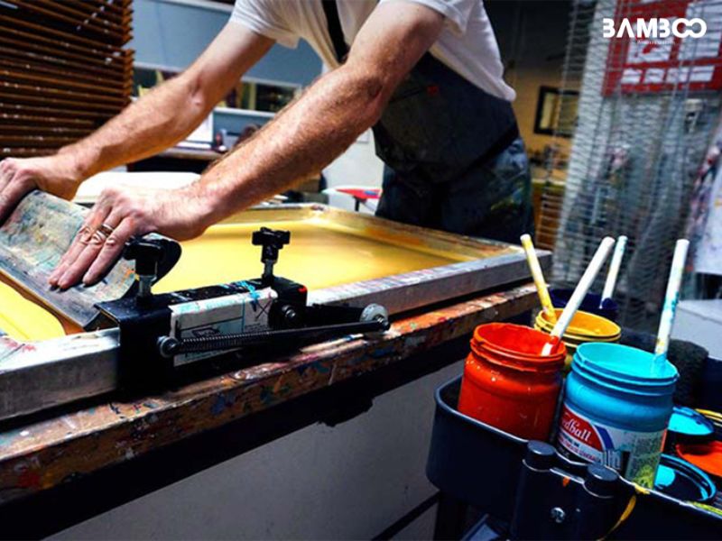 Kỹ thuật in lụa được ứng dụng để sản xuất đồng phục và các phụ kiện thời trang