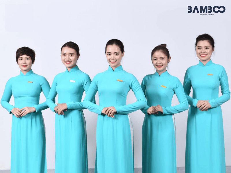 Áo dài đồng phục công sở thanh lịch, duyên dáng, góp phần thể hiện sự chuyên nghiệp