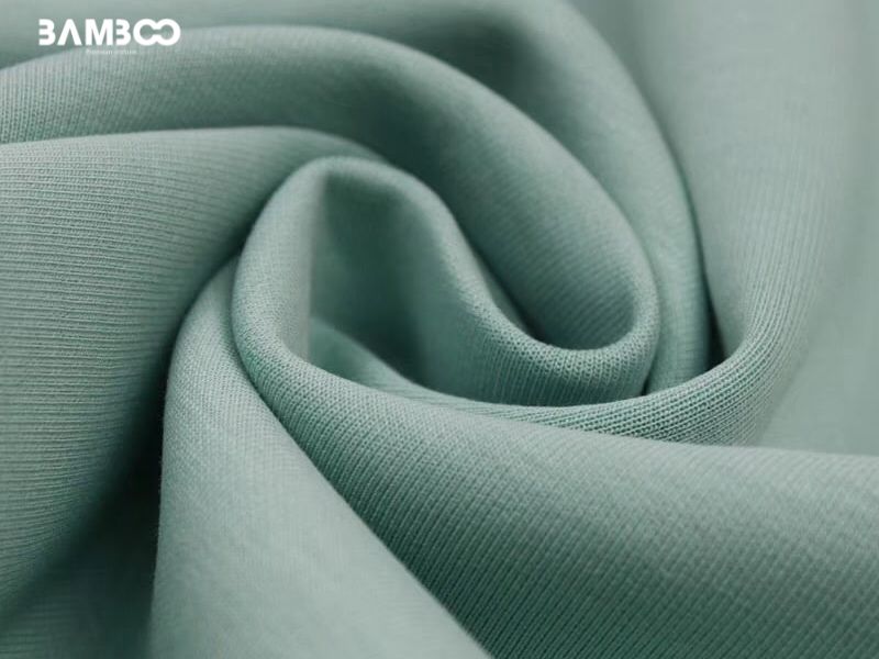 Vải cotton được dệt từ sợi bông tự nhiên, mềm mại, dễ chịu và hỗ trợ làm mát cơ thể trong những ngày nắng nóng