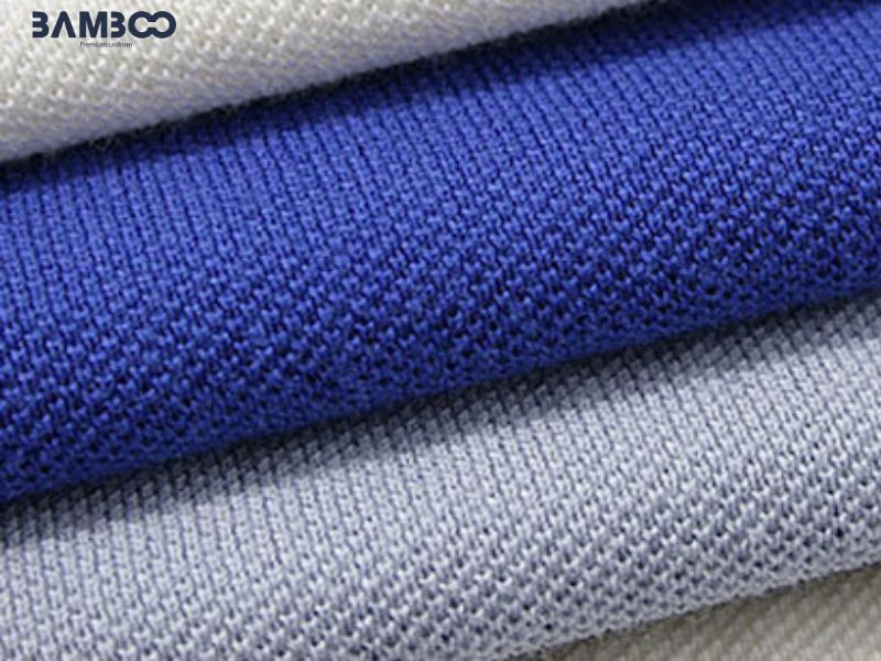 Vải Interlock được dệt đôi, mịn cả hai mặt và có độ dày vừa phải giúp áo giữ form tốt