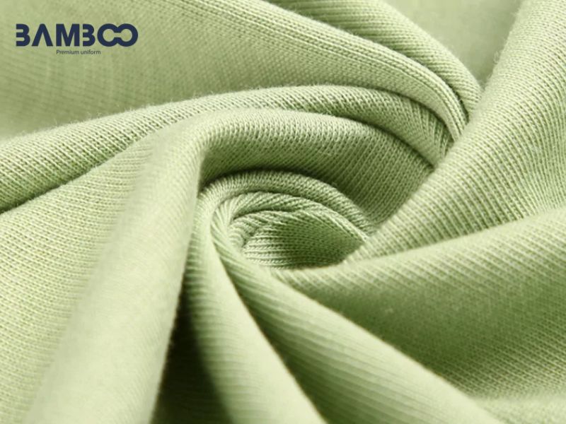 Vải Modal được sản xuất từ sợi cellulose tự nhiên, nổi bật với cảm giác mềm mượt và độ thoáng khí cao khi sử dụng