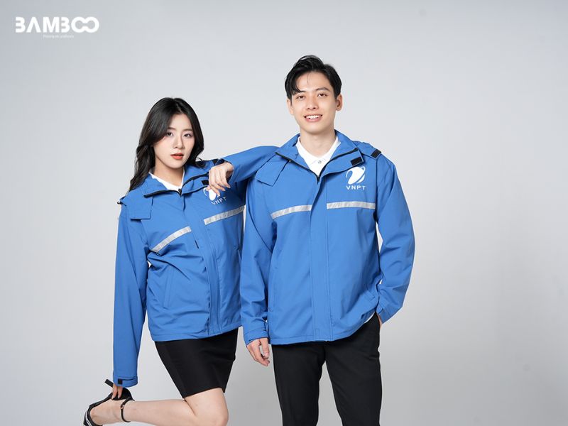 Đồng phục công sở mùa đông giúp nhân viên giữ ấm trong thời tiết lạnh giá và góp phần thể hiện hình ảnh chuyên nghiệp