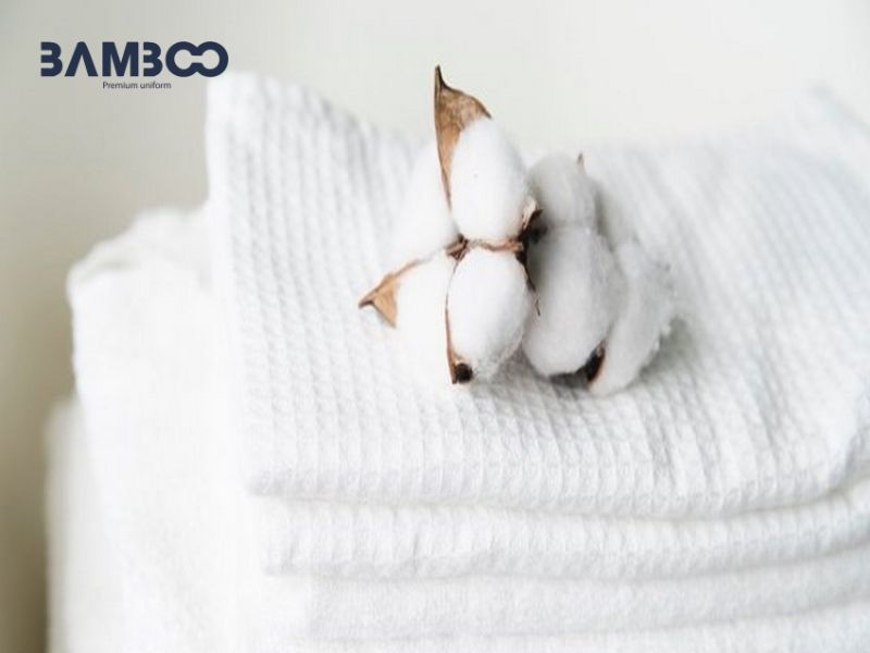 Ultra Compact Cotton là vải cotton cao cấp dệt chặt, bền, ít xù, giữ form tốt