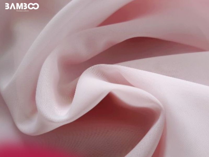 Vải voan có đặc tính siêu nhẹ, mỏng và thoáng khí do cấu trúc dệt thưa