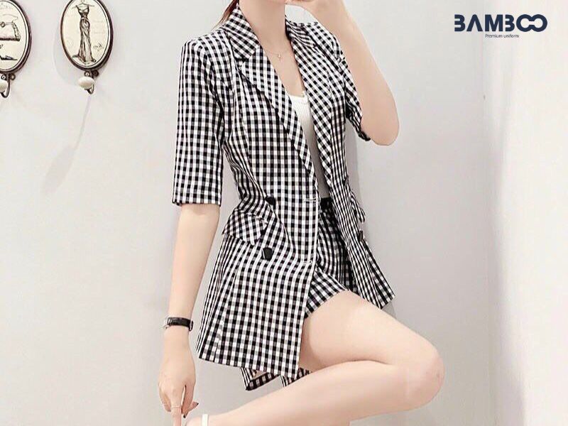 Tạo ấn tượng với áo vest họa tiết caro mới lạ