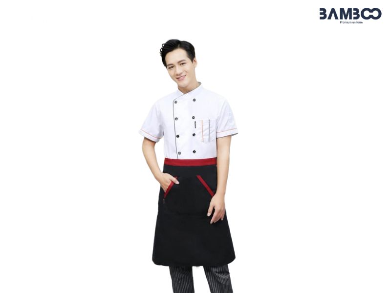 Áo bếp trắng hai hàng khuy phối viền màu sắc sảo, khéo léo lồng ghép nét truyền thống cùng những điểm nhấn thời thượng