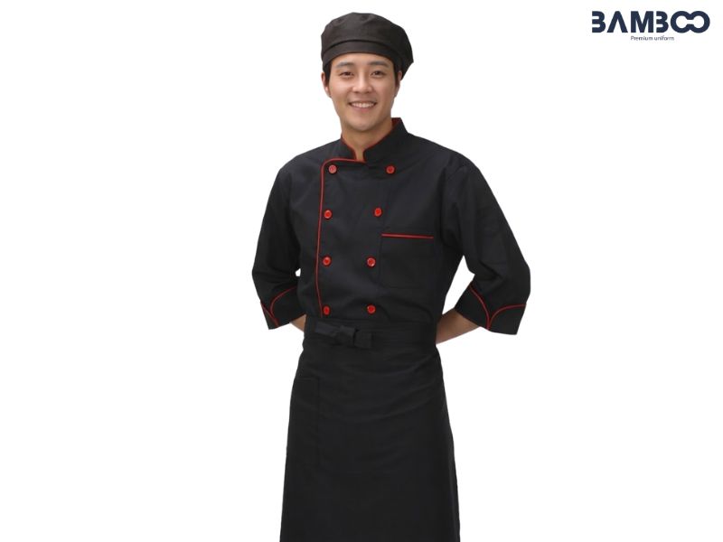 Áo bếp đen phối đỏ có giá khoảng 150.000–550.000 VNĐ, tùy chất liệu và yêu cầu