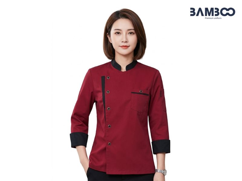 Chọn vải may áo bếp đỏ cổ đen bền màu, thoáng khí, cúc chịu nhiệt