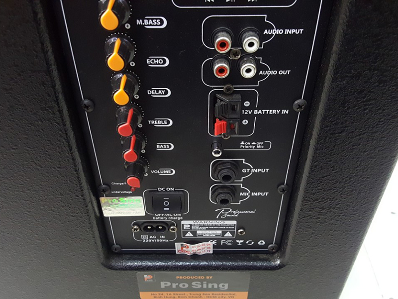 Đánh vào nhu cầu du lịch cuối năm của khách hàng, Prosing đã cho ra đời dòng loa kéo di động Prosing W15 VN, với loa bass chuẩn 4 tấc, tính năng di chuyển cao và âm thanh tốt.