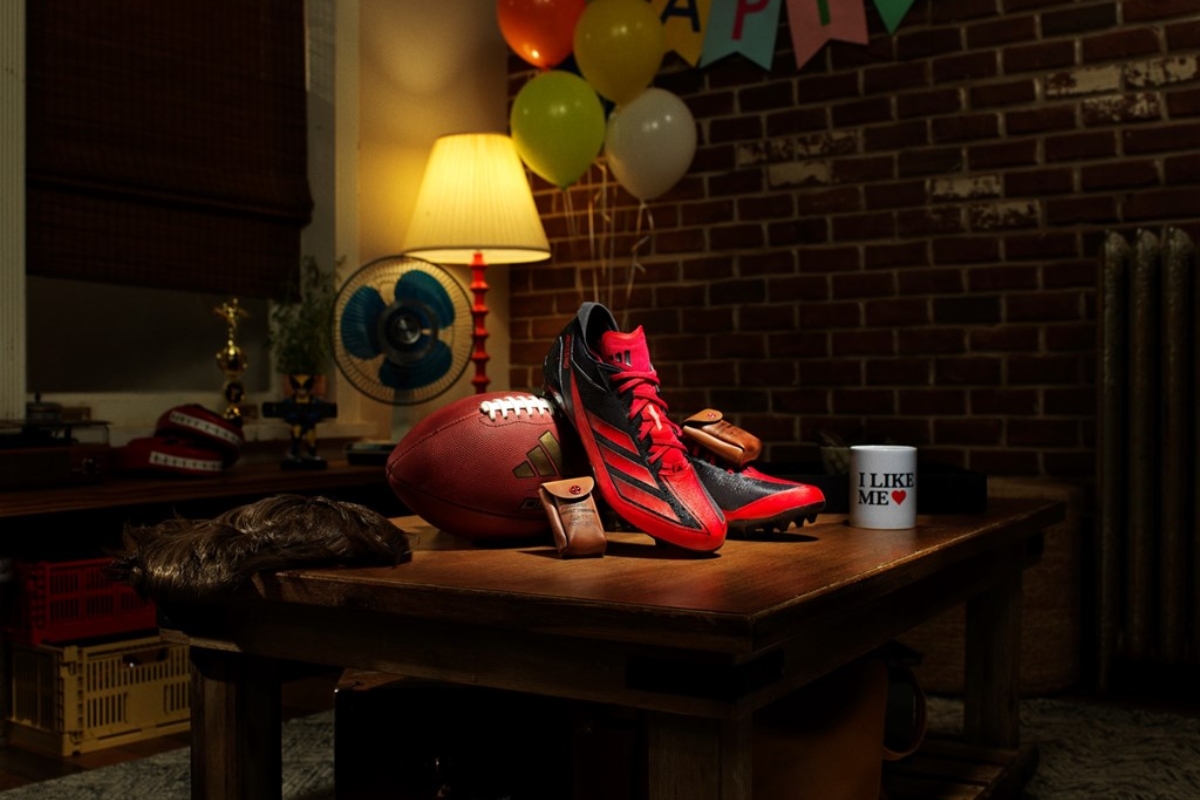 Sản phẩm giày đá bóng với sự kết hợp giữa Adidas và Marvel Studio