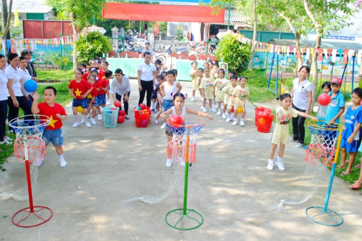 trò chơi ném bóng vào rổ cho bé