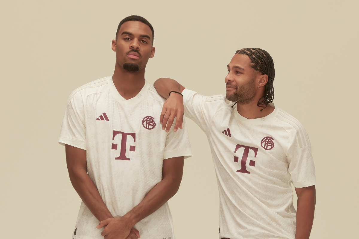 Mẫu áo thi đấu mới của FC BAYERN MÜNCHEN