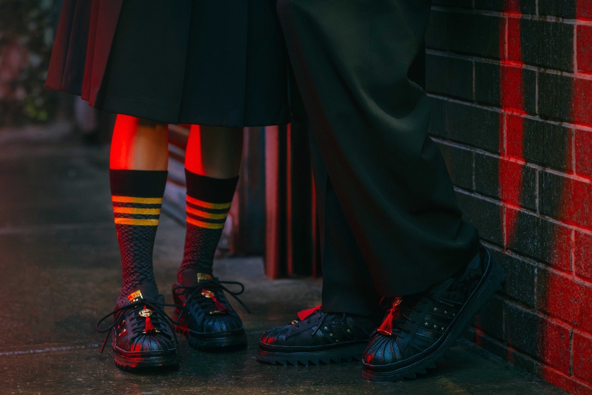 Giày trong bộ sưu tập BST CLOT LNY