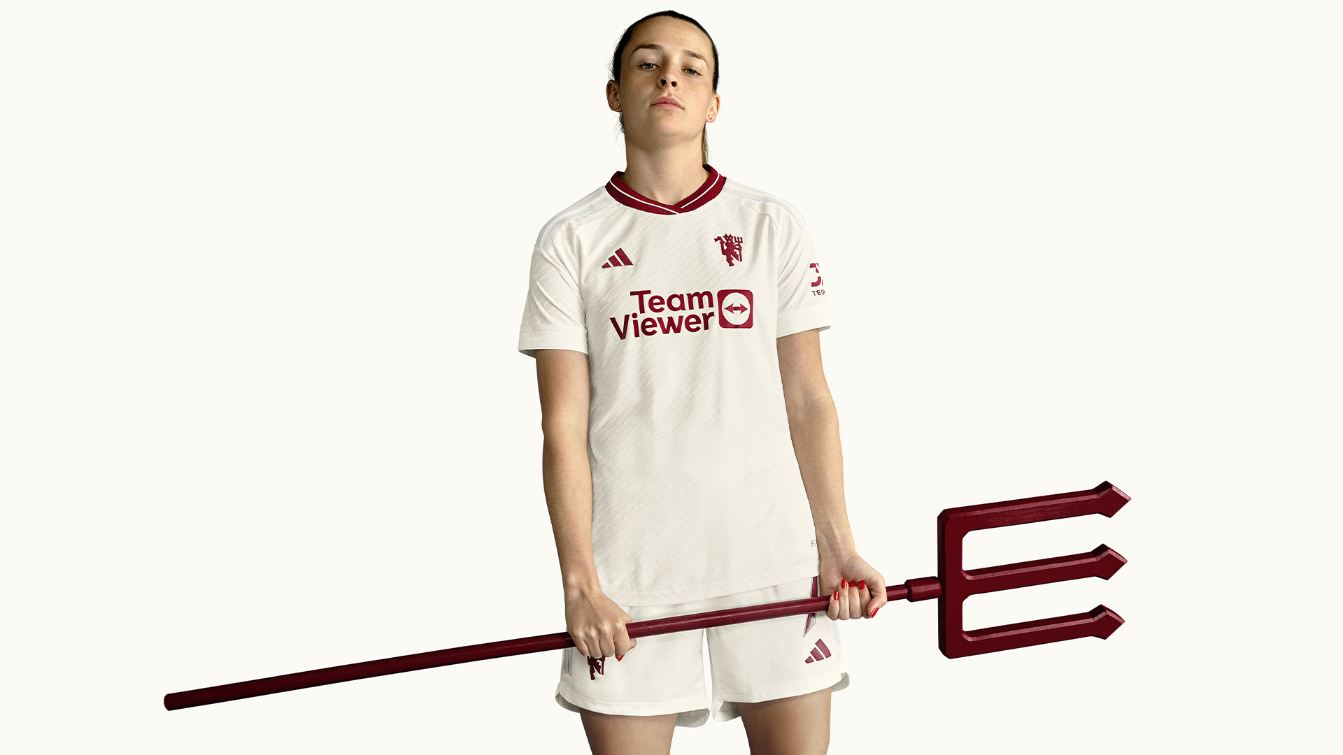 Tuyển thủ nữ cùng áo đấu mới