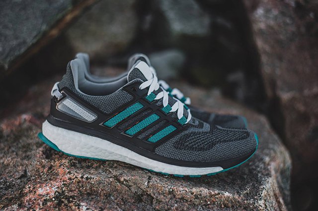 Top 10 những đôi giày adidas mang hiệu năng tốt lại chất lừ