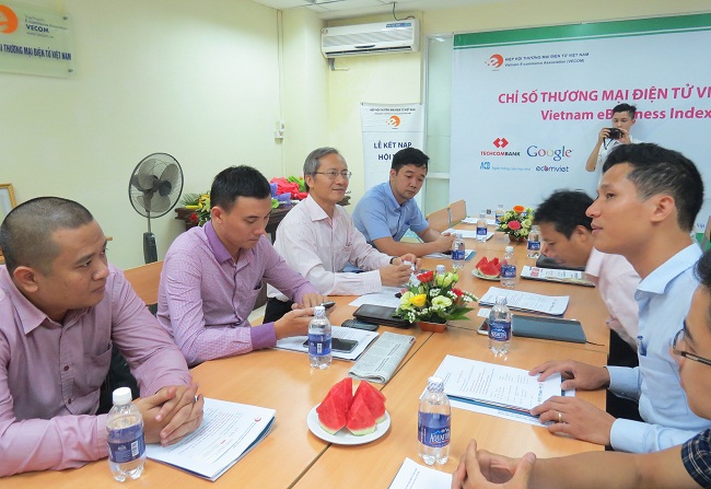 Ông Nguyễn Thanh Hưng - Phó Chủ tịch kiêm Tổng thư ký VECOM chia sẻ quá trình hình thành và phát triển của Hiệp hội