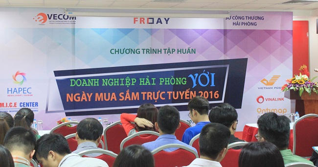 Toàn cảnh hội trường