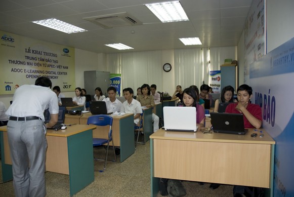 Khóa đào tạo thương mại điện tử cho Trung tâm Xúc tiến thương mại Hà Nội tháng 10 năm 2009