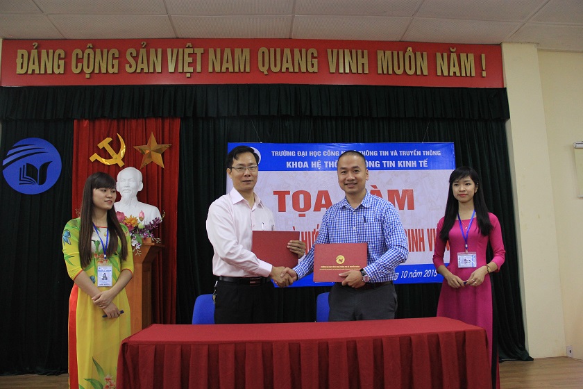 Ông Nguyễn Kỳ Minh – Phó Giám đốc Trung tâm Phát triển TMĐT ký Thỏa thuận hợp tác