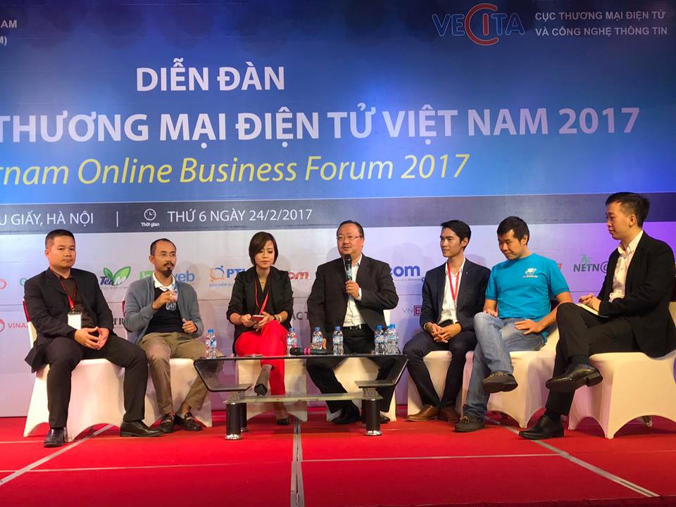 Phiên 5 – Khởi nghiệp kinh doanh trực tuyến (từ phải qua trai): Ông Nguyễn Ngọc Điệp – CEO Vật Giá, Ông Trần Nguyễn Lê Văn- CEO & Founder VEXERE, Ông Phạm Thông – Đại diện Lazada, Điều phối viên: Ông Nguyễn Ngọc Dũng – Phó Chủ tịch VECOM, Bà Mai Linh – PTGĐ Công ty CP iCheck, Ông Trần Anh Dũng – Giám đốc MOG Việt Nam, ÔngTrần Hữu Đức – GĐ FPT Ventures