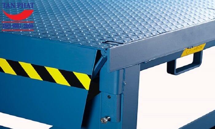 Giới thiệu công ty chuyên sản xuất sàn nâng Dock Leveler theo yêu cầu.