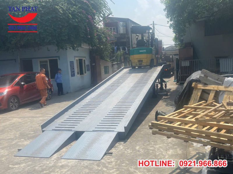 Ứng dụng thực tế của cầu dẫn xe nâng 6 tấn dài 11m