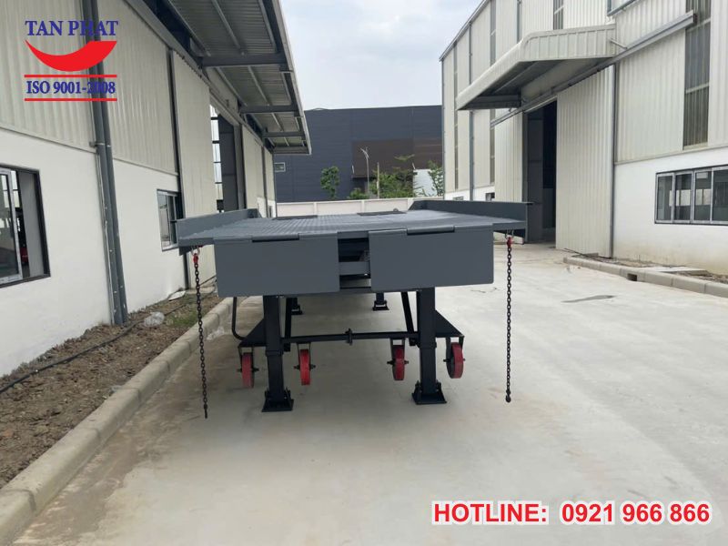 Hình ảnh thực tế dự án cầu dẫn xe nâng tại Hưng Yên