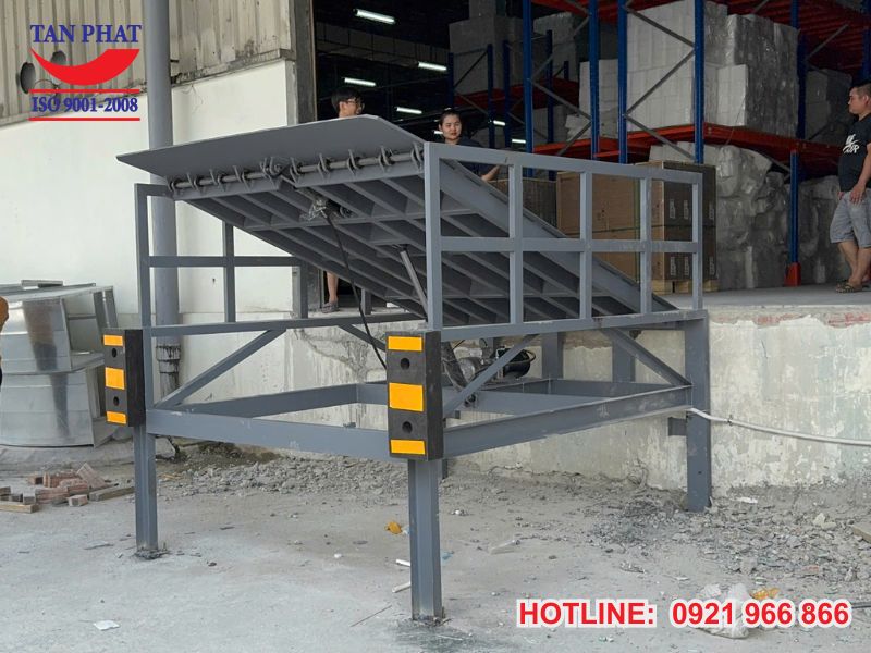 Dock Leveler Thủy Lực 3 Tấn