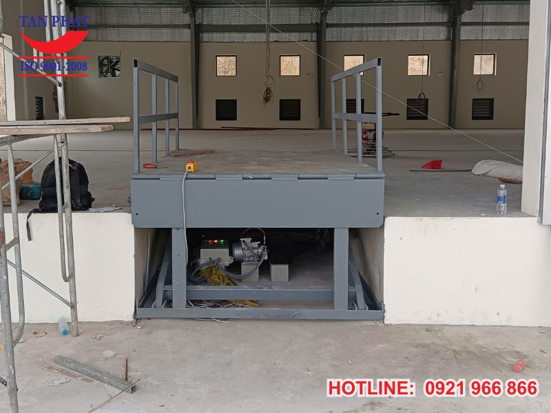 Hoàn thiện quá trình lắp đặt bàn nâng 1.5 tấn