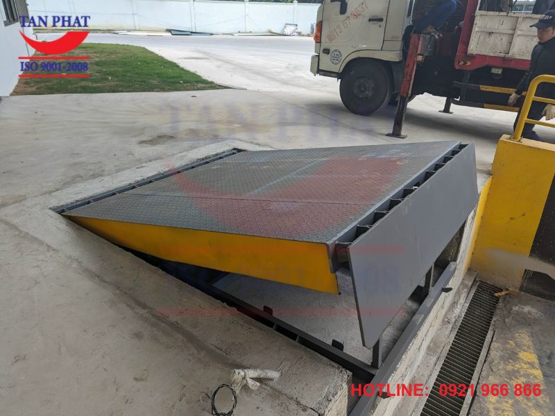 Sàn nâng thủy lực giá rẻ