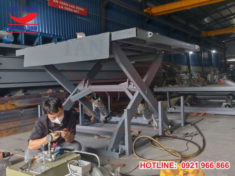 Mua bàn nâng thủy lực ở đâu uy tín, giá tốt?