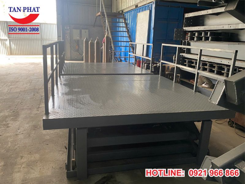 Bàn nâng thủy lực 2000x2000mm