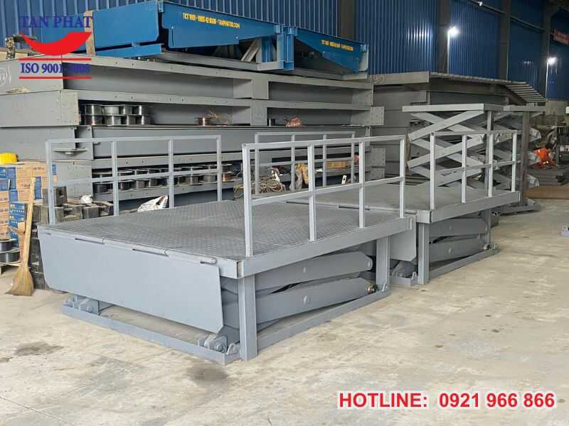 Cấu tạo chính của bàn nâng thủy lực 2 tấn âm nền