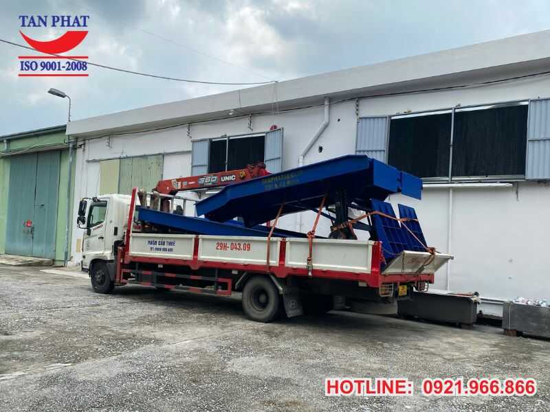 Hình ảnh thực tế bàn giao cầu lên container 10 tấn