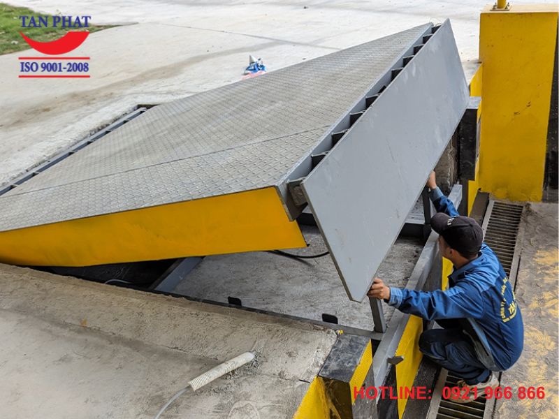 Thiết bị nâng thủy lực - Dock leveler