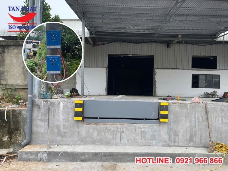 Sàn nâng thủy lực được điều khiển với hộp điều khiển tự động